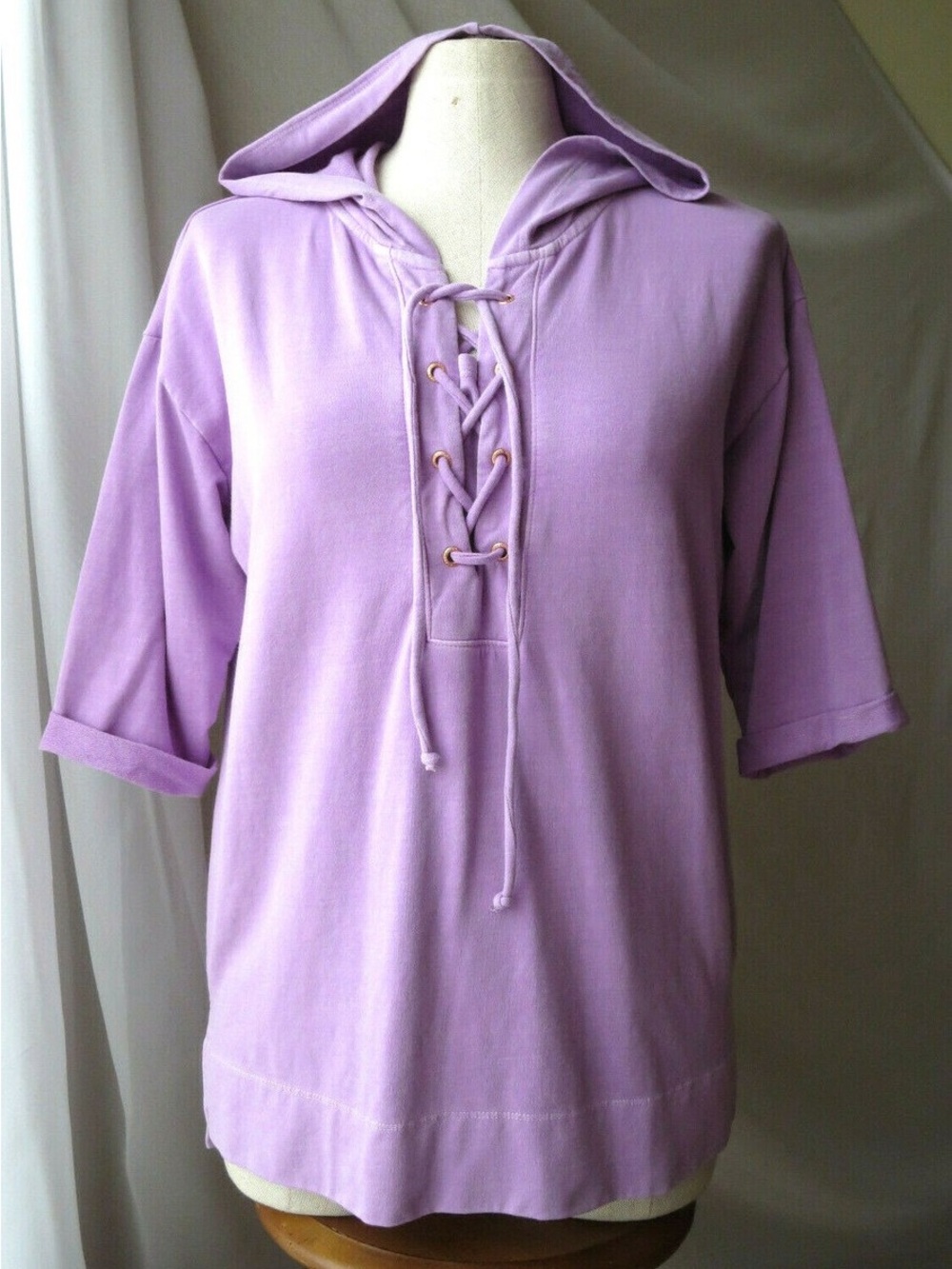 E113 Green Tea Lavender Lace-Up Pullover
